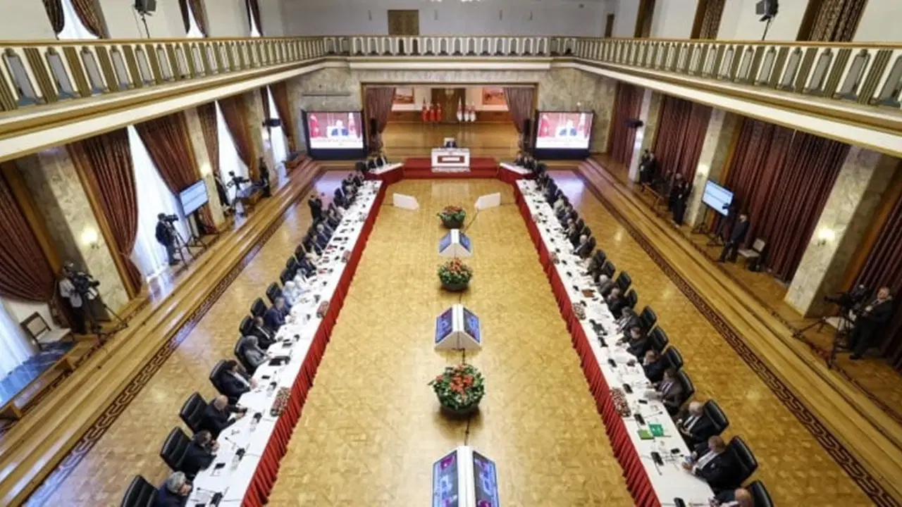 Komisyon Toplantısında Kavga: DEM Partililer Terk Etti