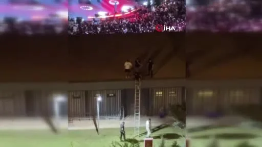 Özel güvenlik görevlileri, konseri kaçak izleyen genci çatıdan aşağı attı