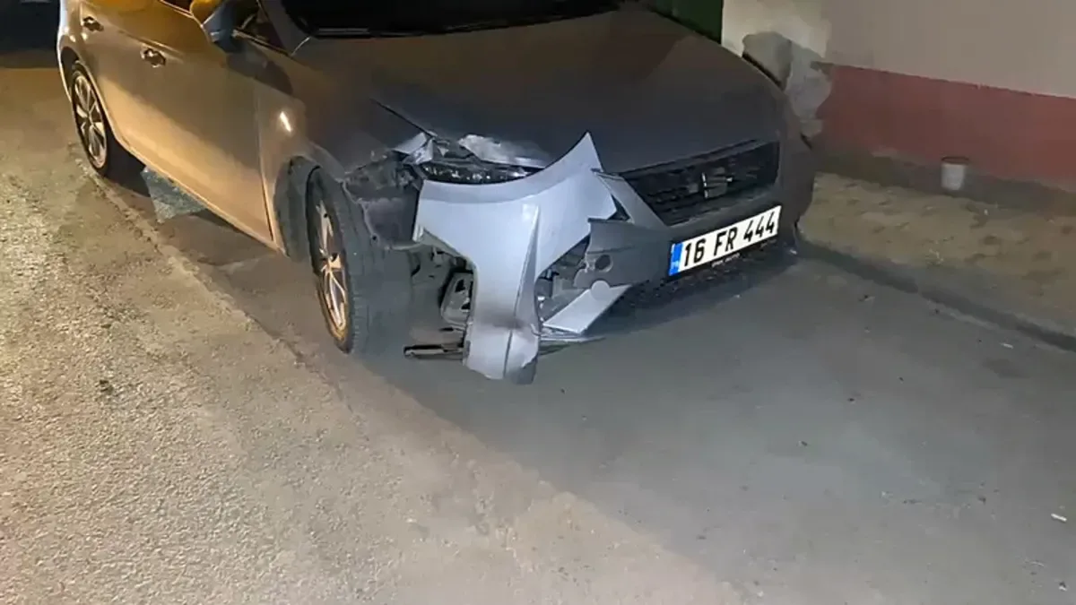 Kontrolden Çıkan Araç 3 Otomobile Çarptı!