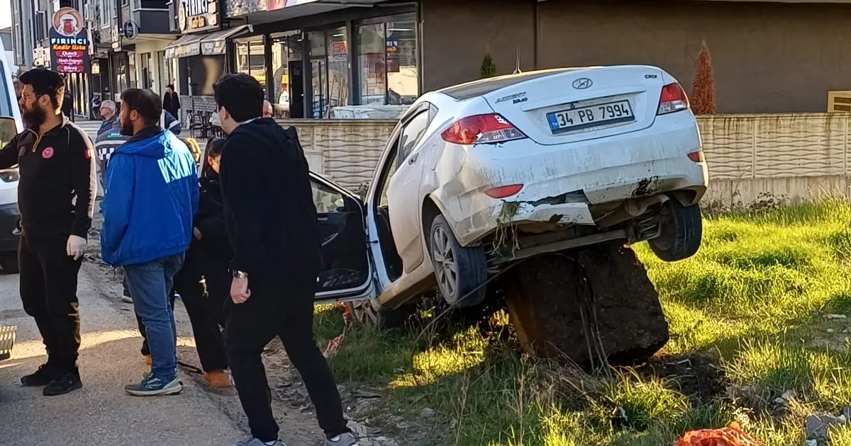 Kontrolden Çıkan Araç Kaza Yaptı: İki Yaralı!