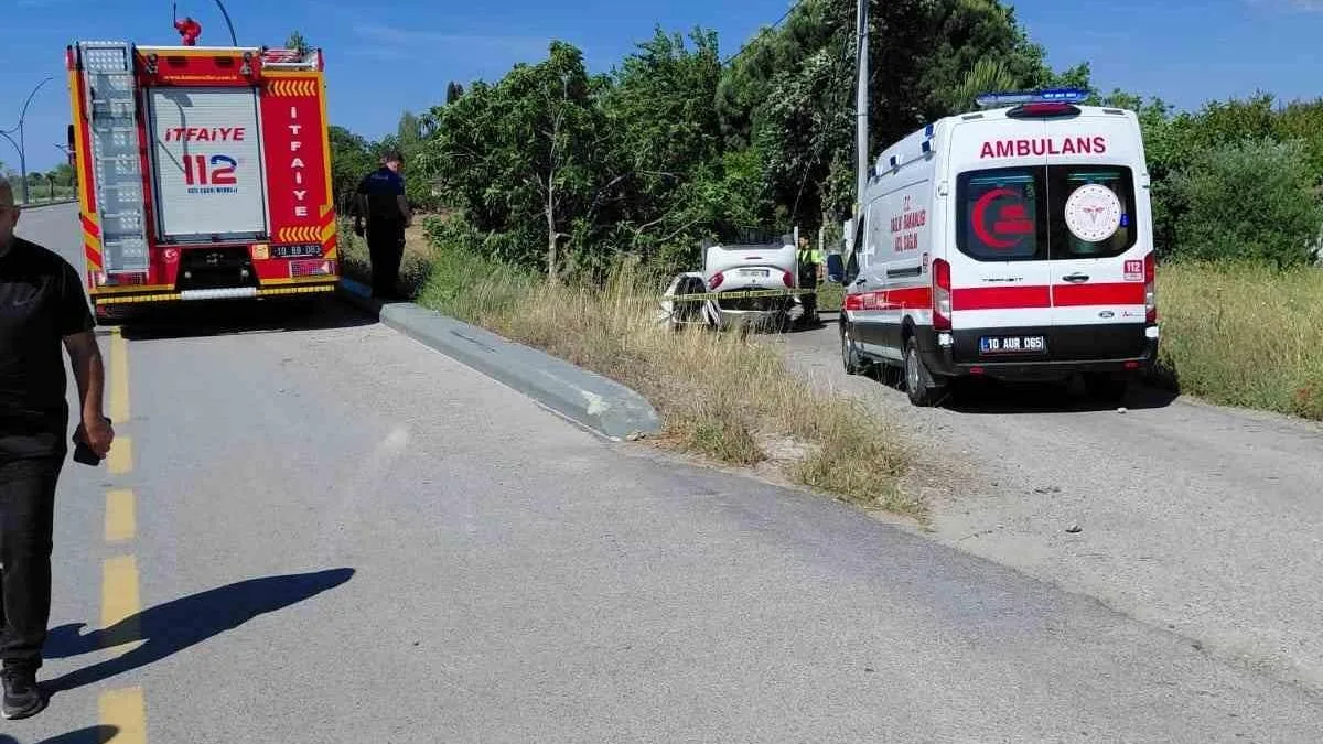 Kontrolden Çıkan Araç Yol Kenarına Savruldu