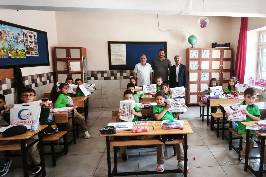 Konya’da 2100 Öğrenciye Kırtasiye Desteği!