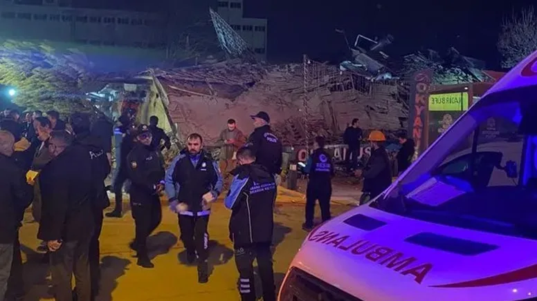 Çöken bina manzarası