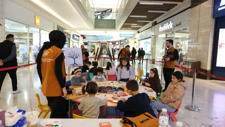 Konya’da Filistinli Çocukların Resim Sergisi Açıldı