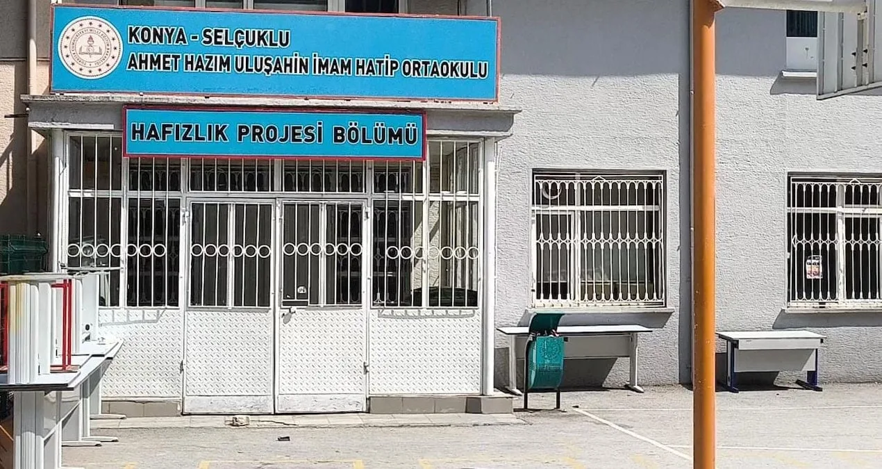 Konya’da Okul Müdüründen Başörtüsü Baskısı!