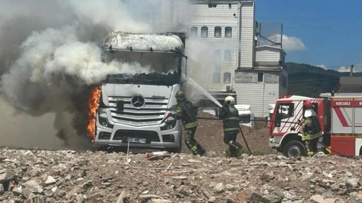 Körfez’de Tır Parkında Yangın Paniği!