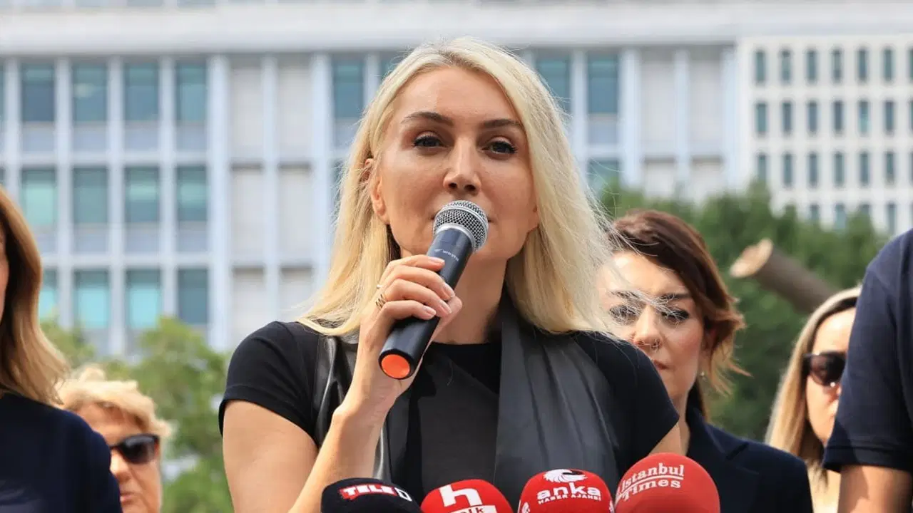 Korku Duvarlarını Yıkanların İnancı