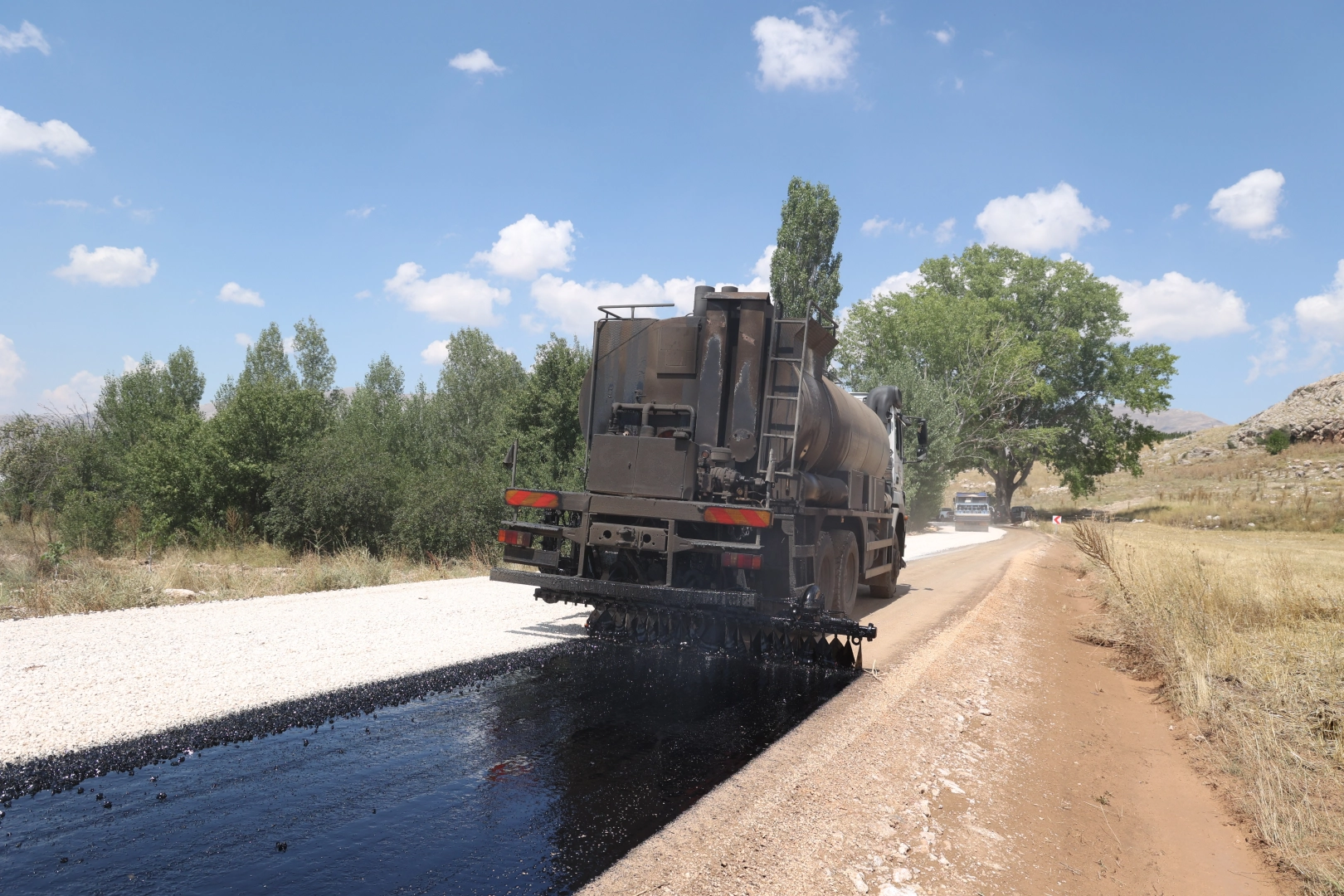 Korkuteli’nde 3 Km Yeni Asfalt Yolu Hayata Geçti