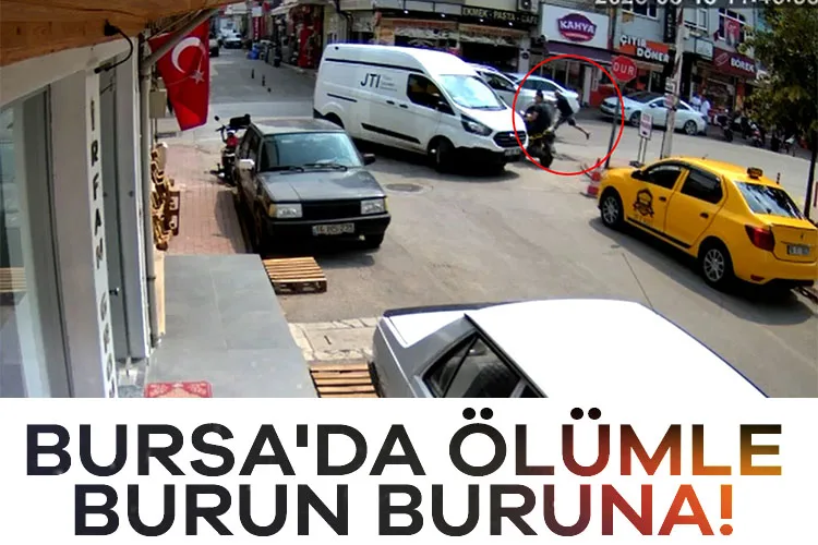 Koşarak Geçen Yayaya Kamyonet Çarptı!