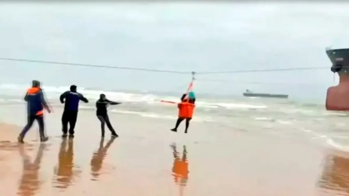 Köstence’den İstanbul’a giden gemi karaya oturdu!