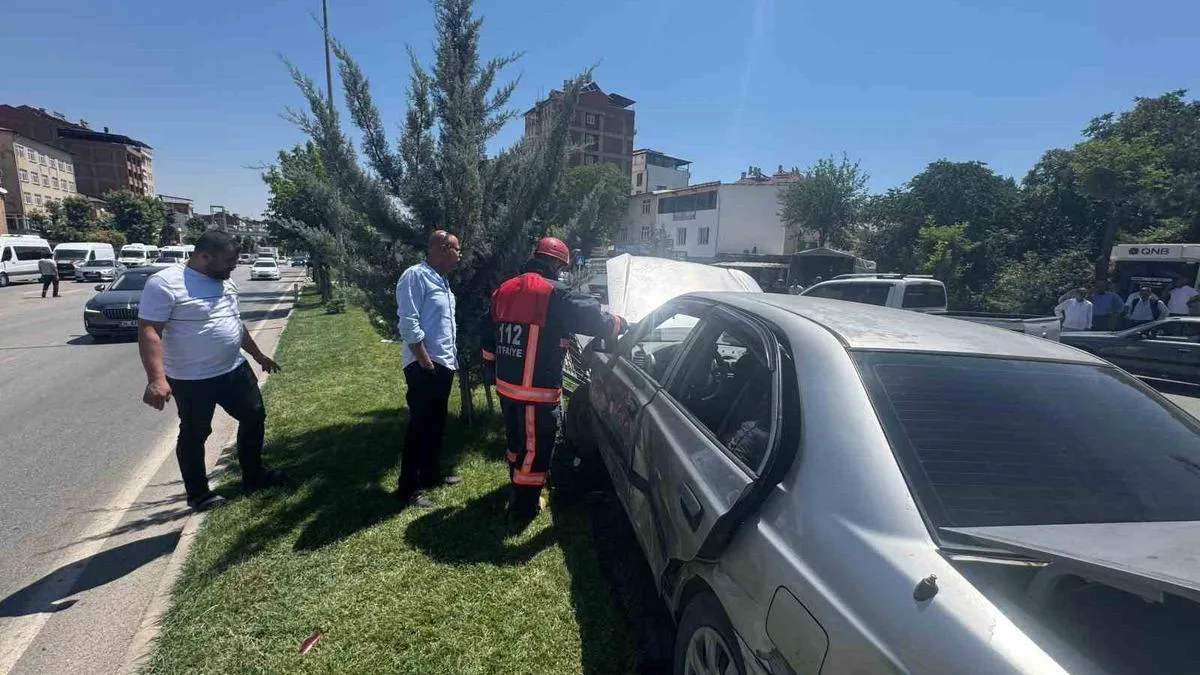 Kovancılar’da Kaza: 3 Yaralı Hastaneye Kaldırıldı