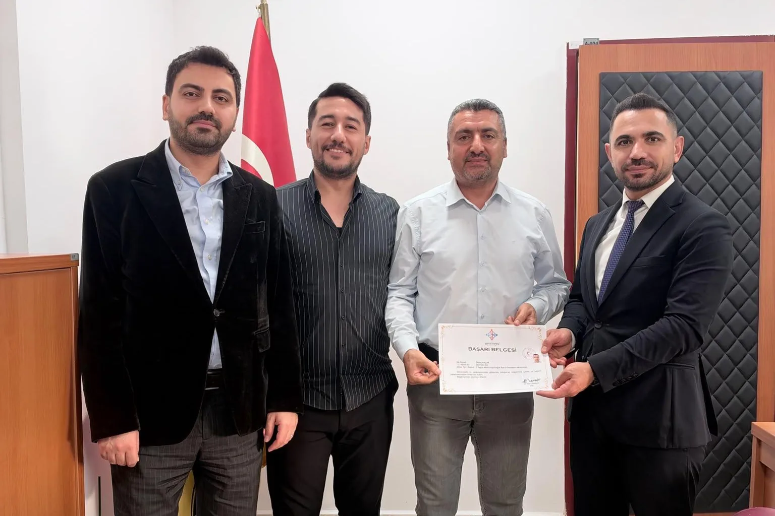 Kozluk Devlet Hastanesi'nde başarılı personele ödül verildi
