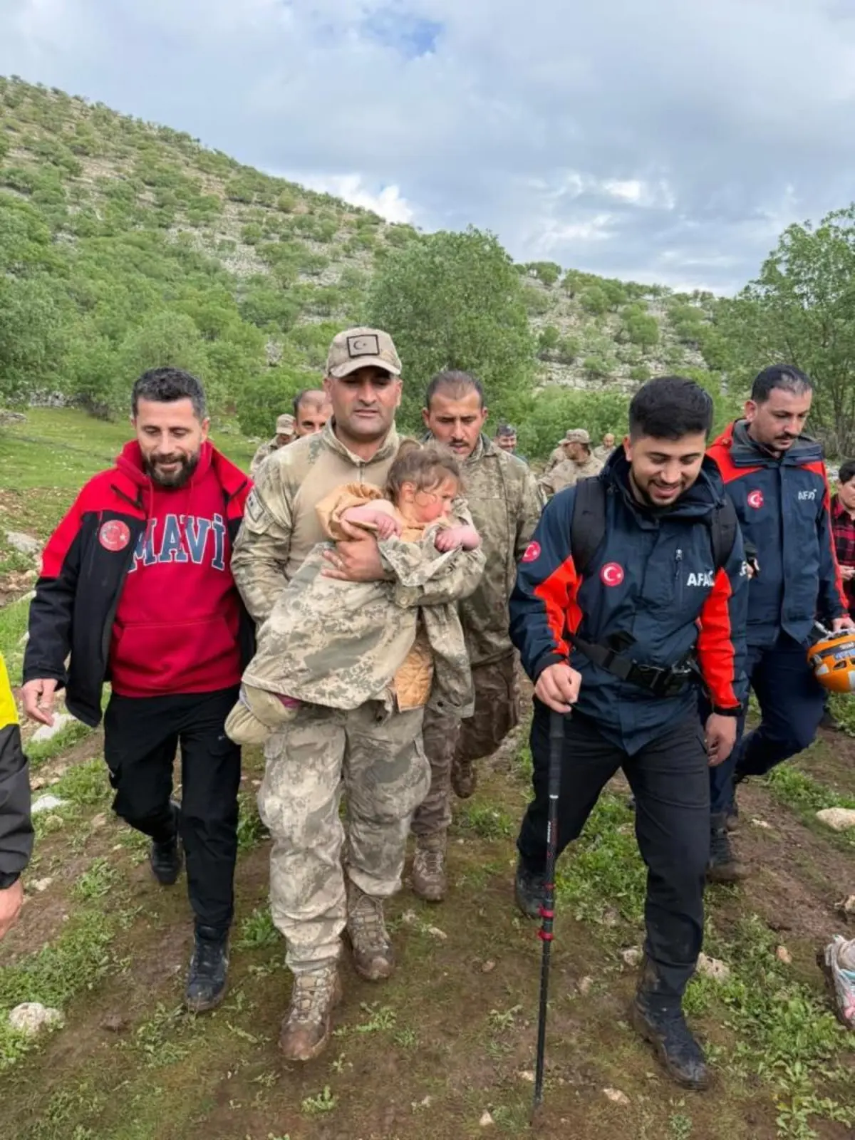 Küçük Melike 17 saat sonra bulunmuştu! O anlar ortaya çıktı, askerin şefkati yürek ısıttı 3