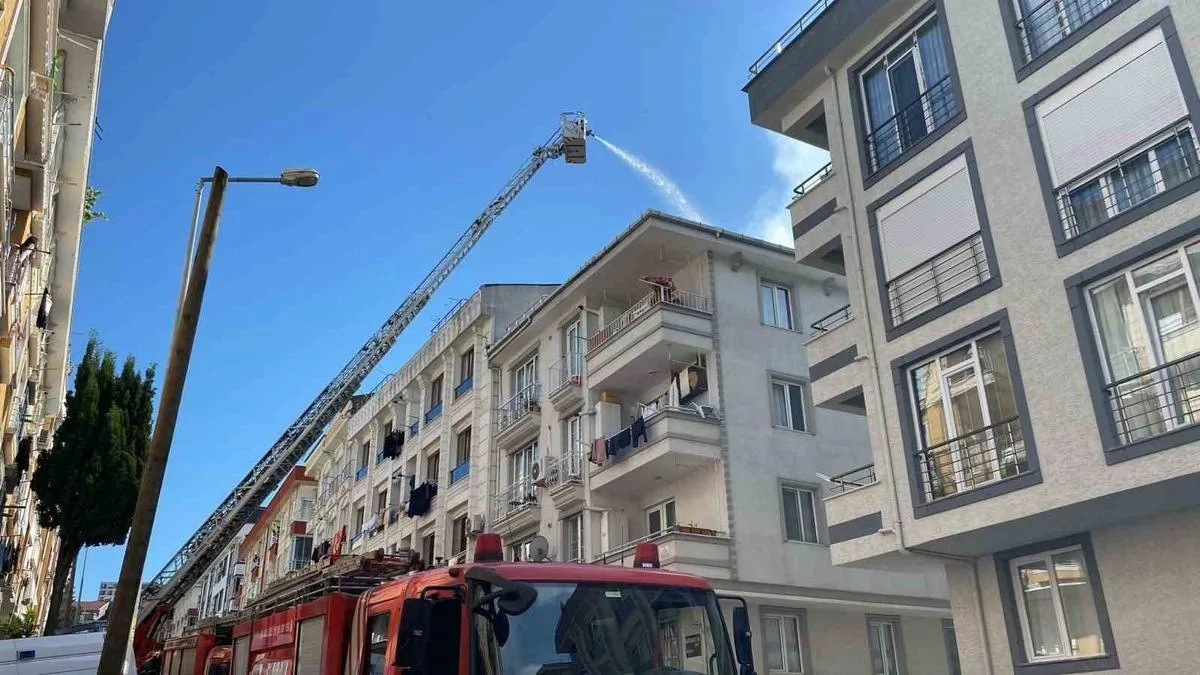 Küçükçekmece’de Apartmanda Yangın Paniği!