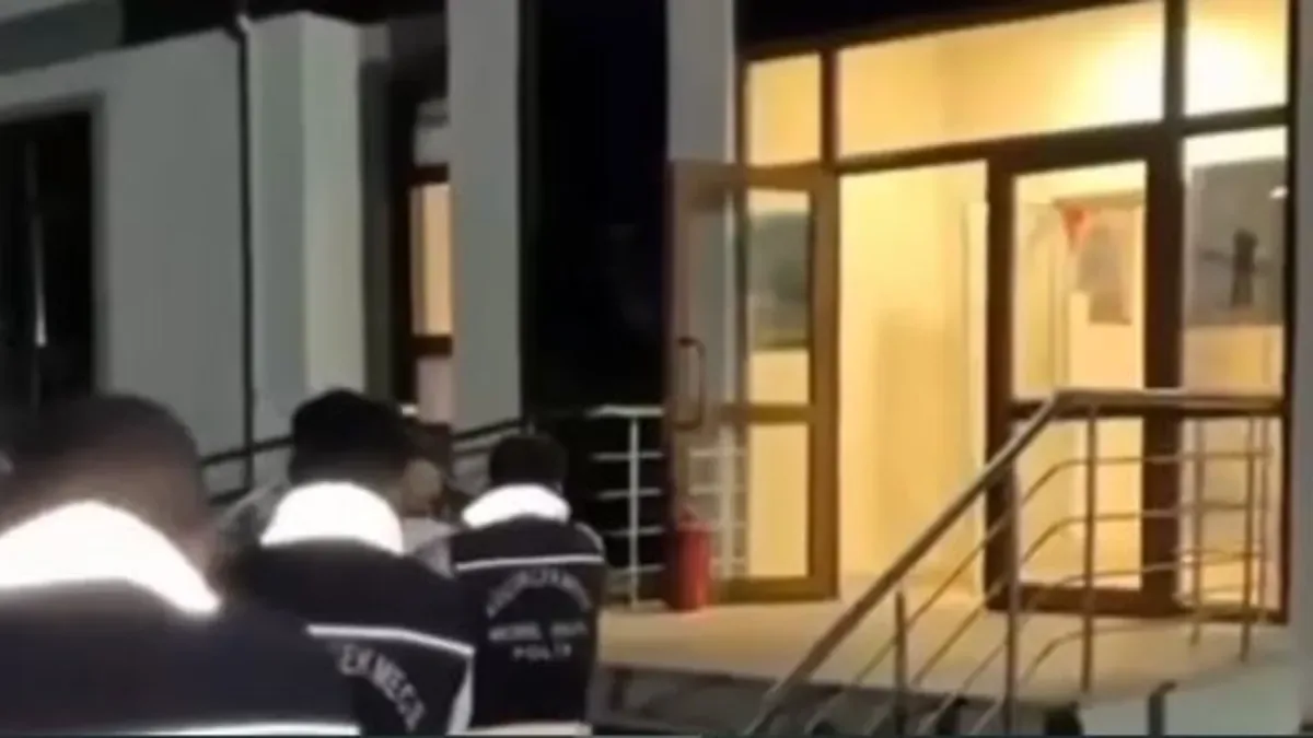 Küçükçekmece’de Araçta 2 Ruhsatsız Tabanca Ele Geçirildi!
