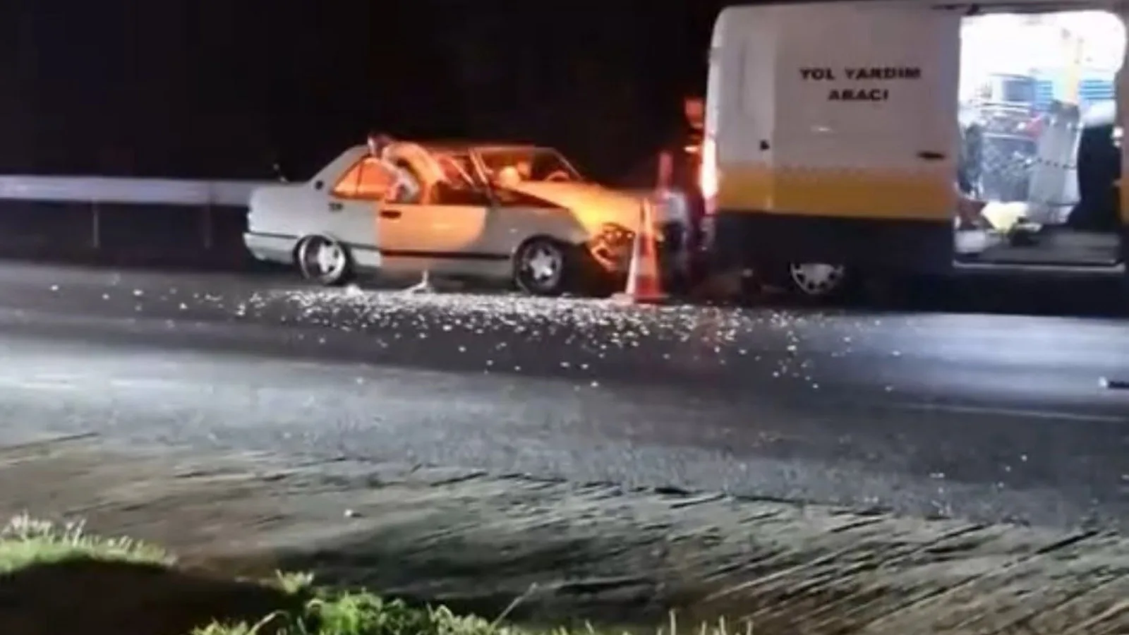 Küçükçekmece’de Kaza: 5 Yaralı, Trafik Durdu!