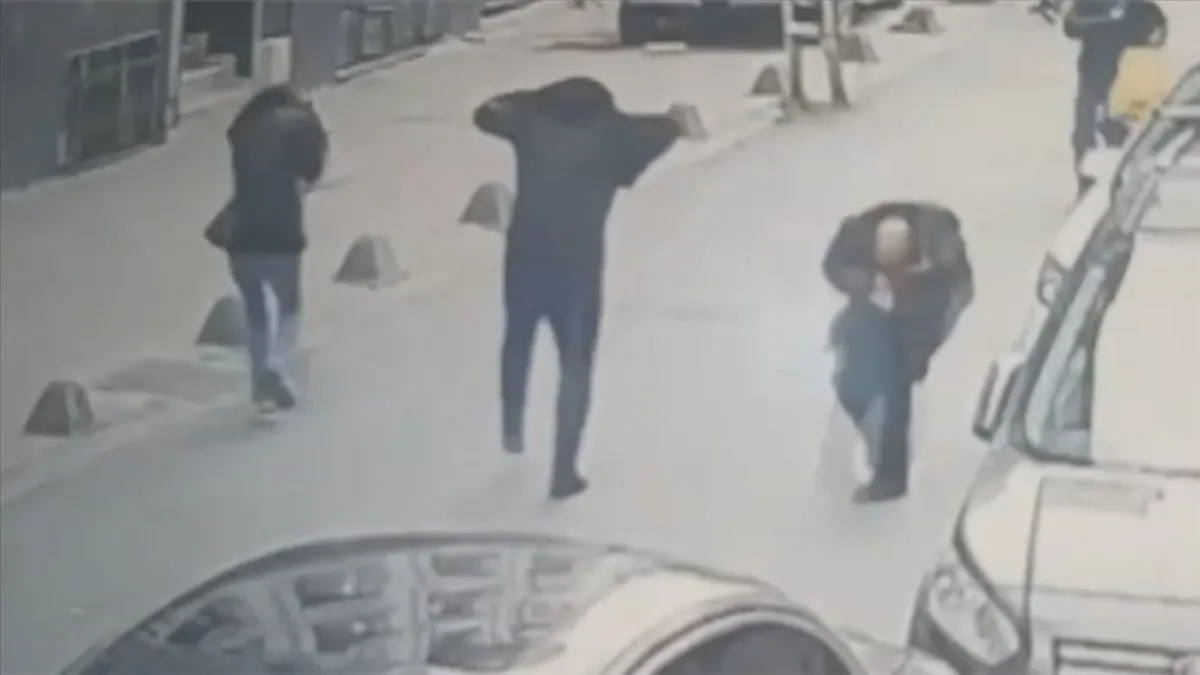 Küçükçekmece’de Silahlı Saldırı: 1 Yaralı!