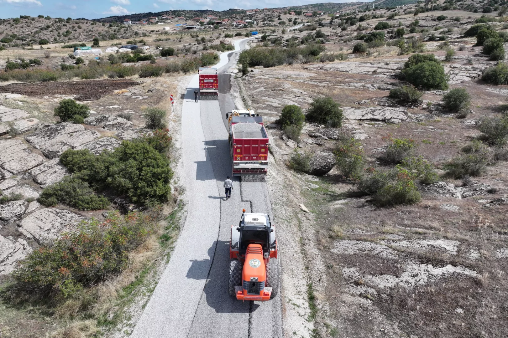 Kula’da 35 Kilometrelik Yol Yenileniyor!