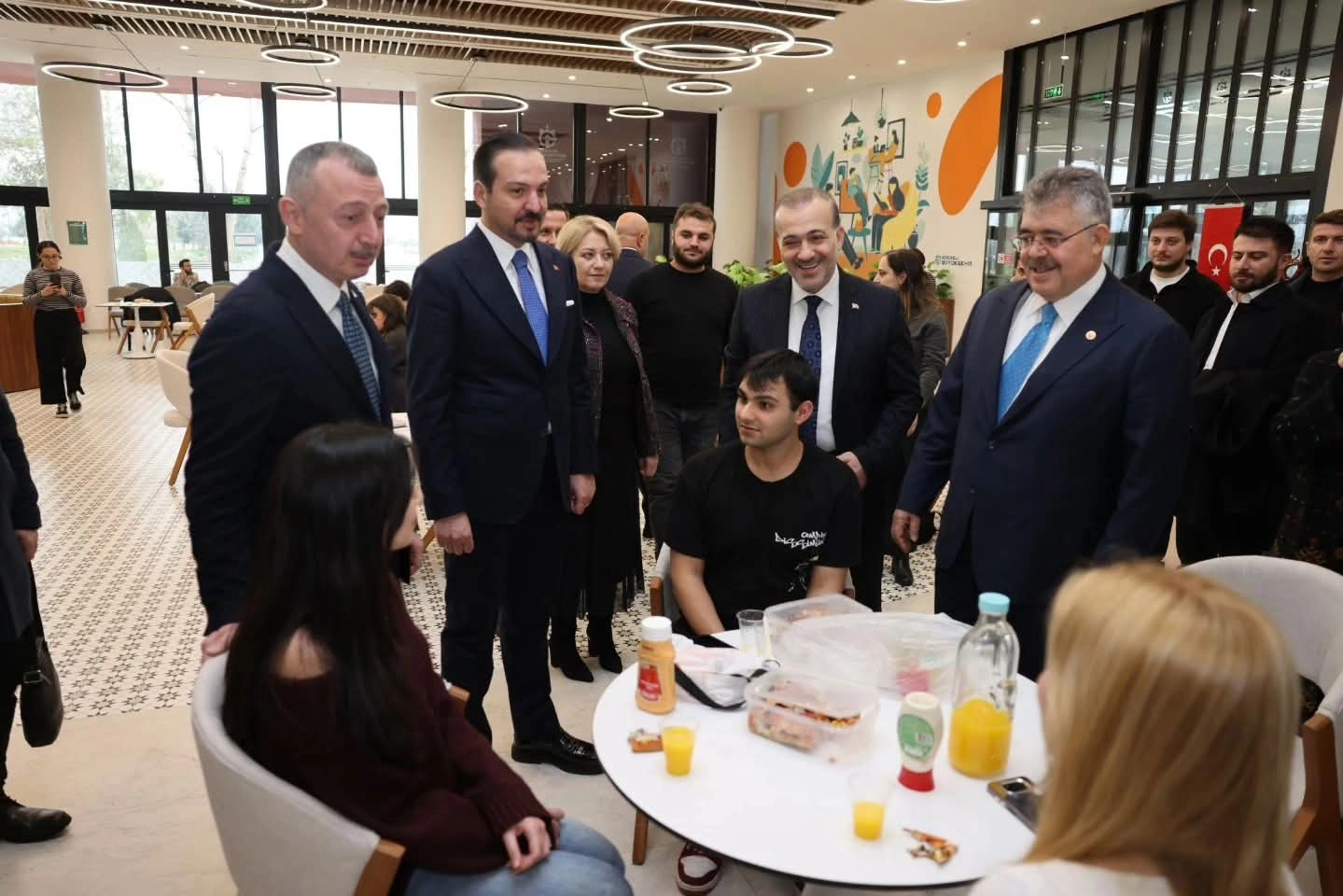 Kürşad Zorlu’dan Büyükakın’a Övgü Dolu Ziyaret