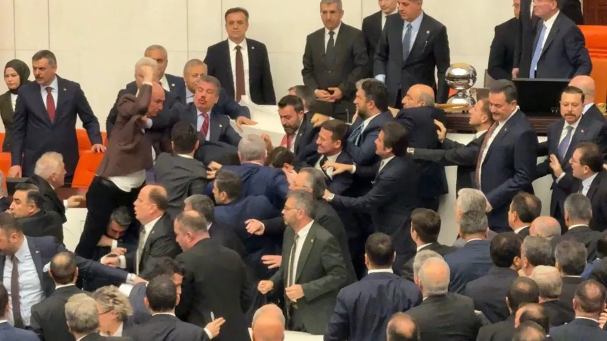 Kürsüde Gerilim: CHP’li Vekiller Engellemeye Çalıştı!