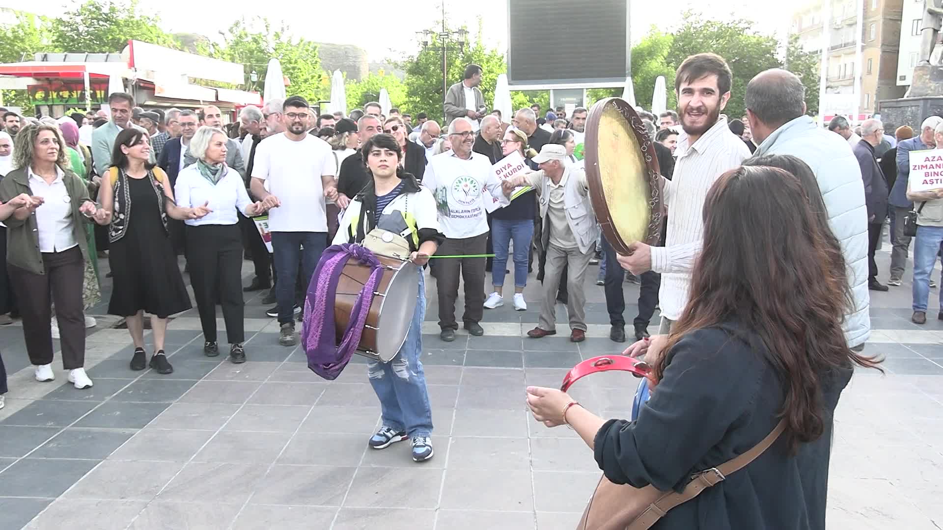 Kürt Dil Bayramı’nda Yasal Engellere Son Çağrısı