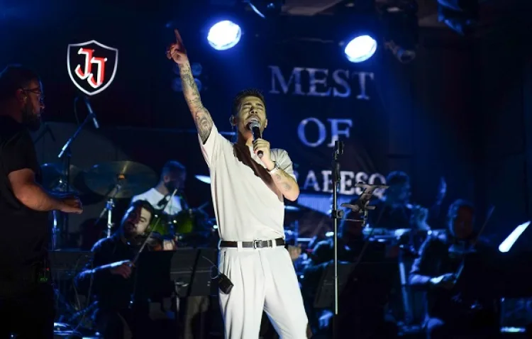 Kurtuluş Kuş’tan “Mest Of ArabesQ” Şov Gibi Konser!