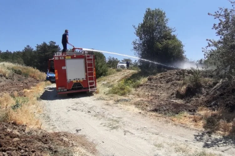 Kuru Ot Yangınına Köylülerden Sıcak Müdahele