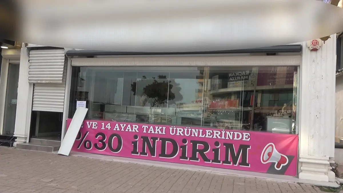 Kuyumcuya güvendiler hayatlarının şokunu yaşadılar! Kapıda not, içeride boş kasa 6