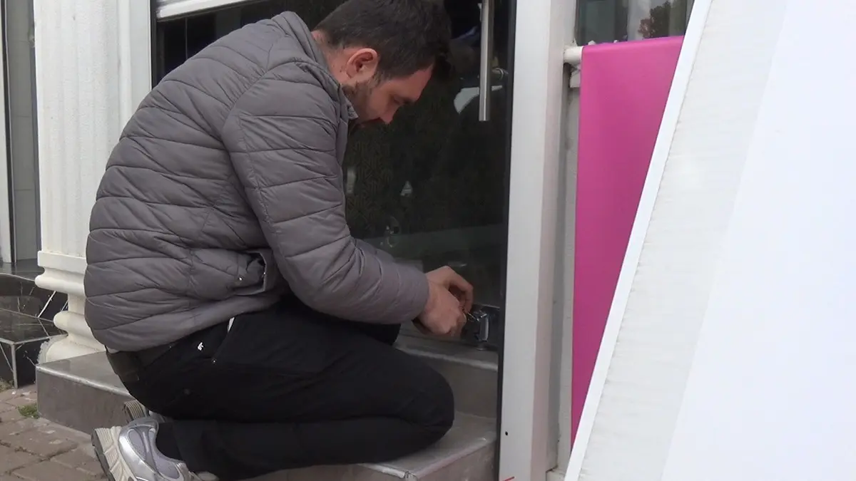 Kuyumcuya güvendiler hayatlarının şokunu yaşadılar! Kapıda not, içeride boş kasa 4