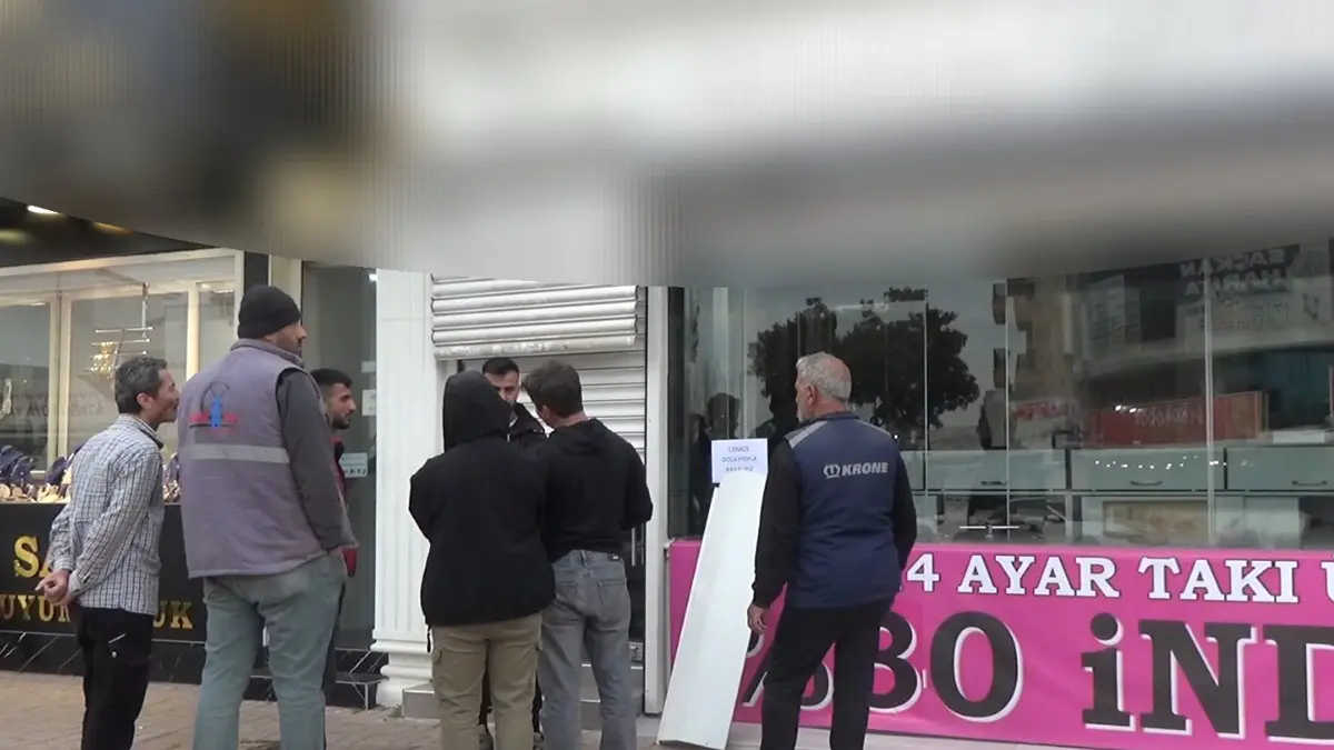 Kuyumcuya güvendiler hayatlarının şokunu yaşadılar! Kapıda not, içeride boş kasa 2