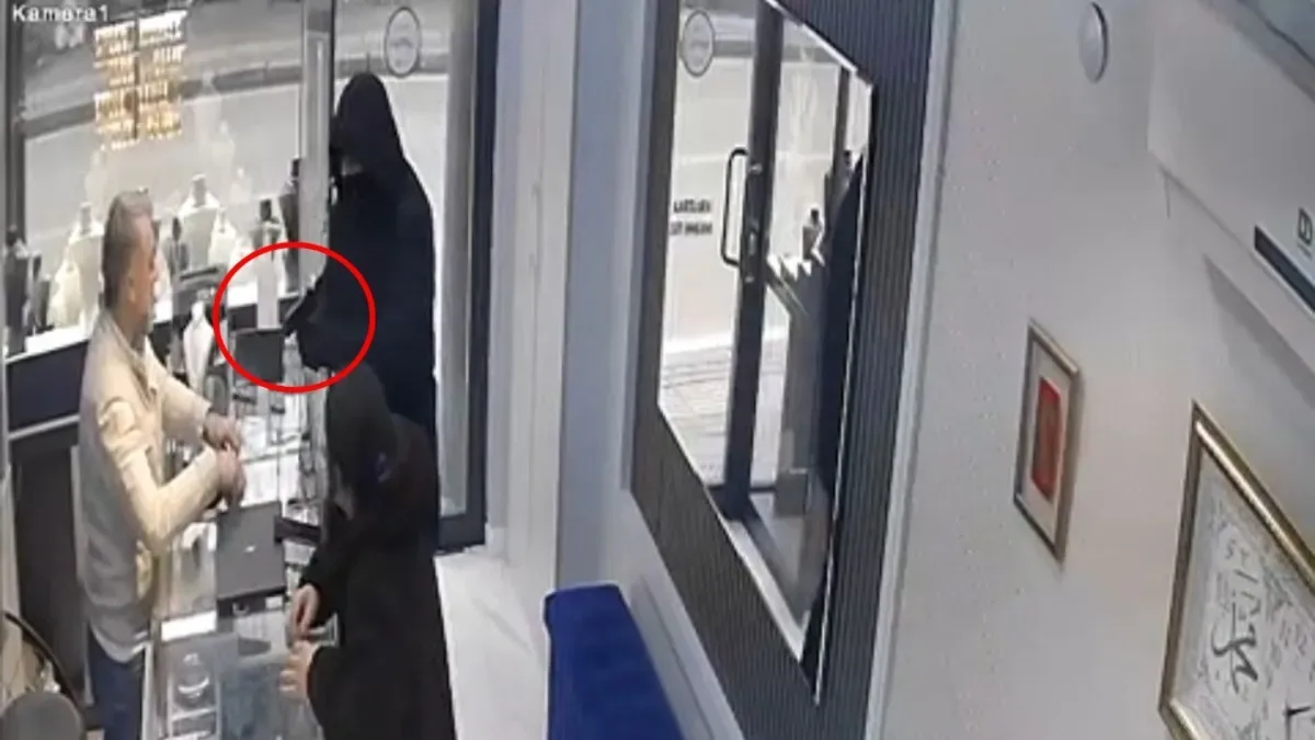 Kuyumcudan Silahlı Soygun: Soyguncu Kaçtı!