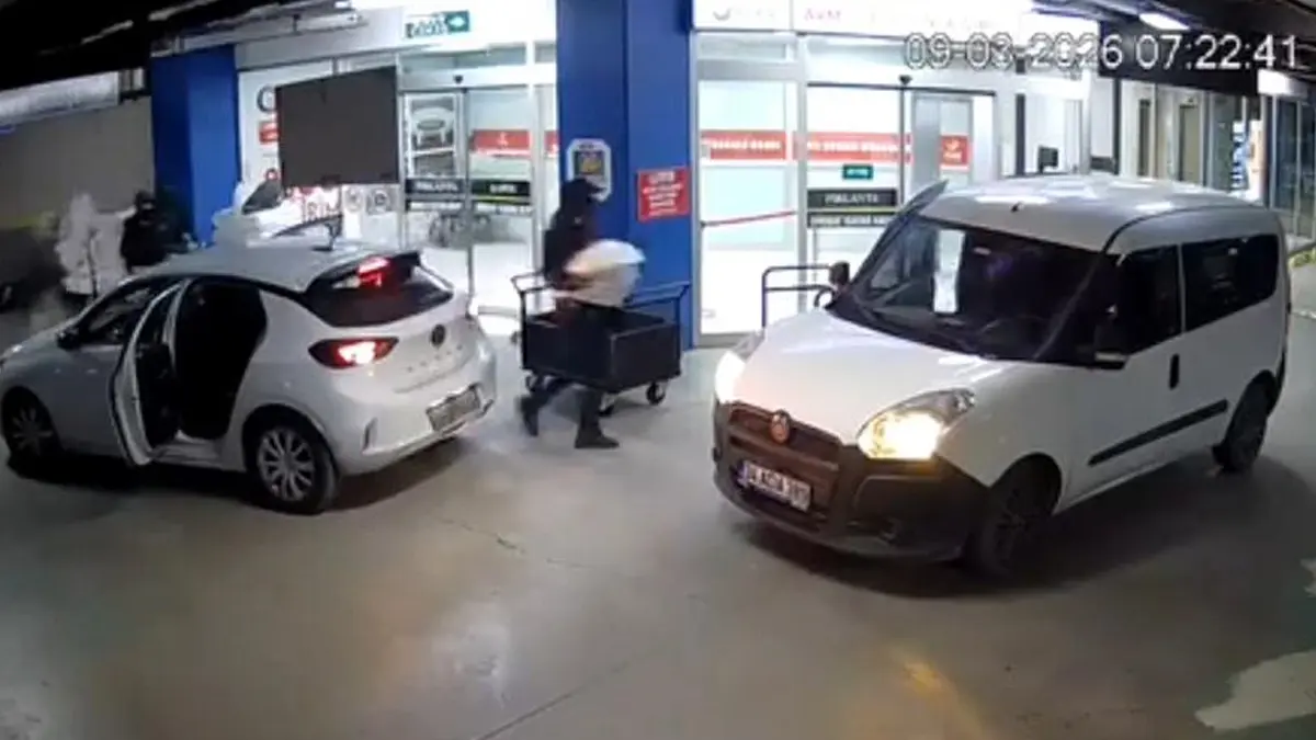 Kuyumcukent te filmleri aratmayacak hırsızlık! Uzun namlulu silahlarla geldiler, 20 milyon lirayı alıp kaçtılar 3