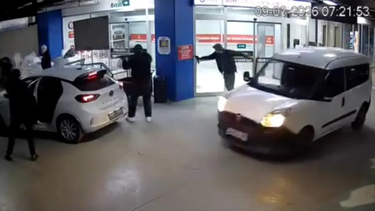 Kuyumcukent te filmleri aratmayacak hırsızlık! Uzun namlulu silahlarla geldiler, 20 milyon lirayı alıp kaçtılar 2