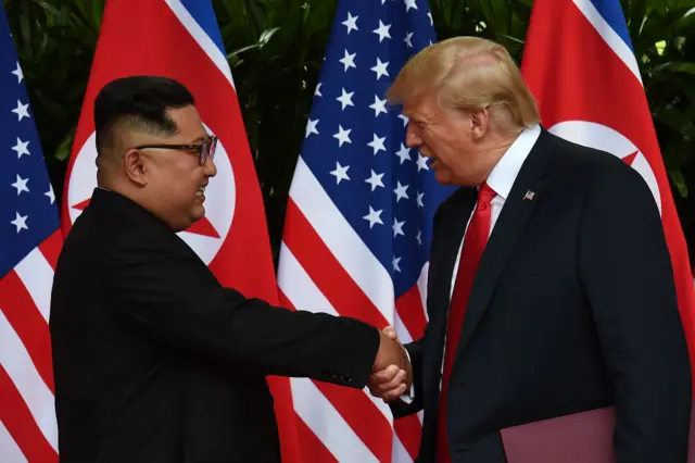 Trump ve Kim 2018'de Singapur'da tarihi bir buluşma gerçekleştirdi.