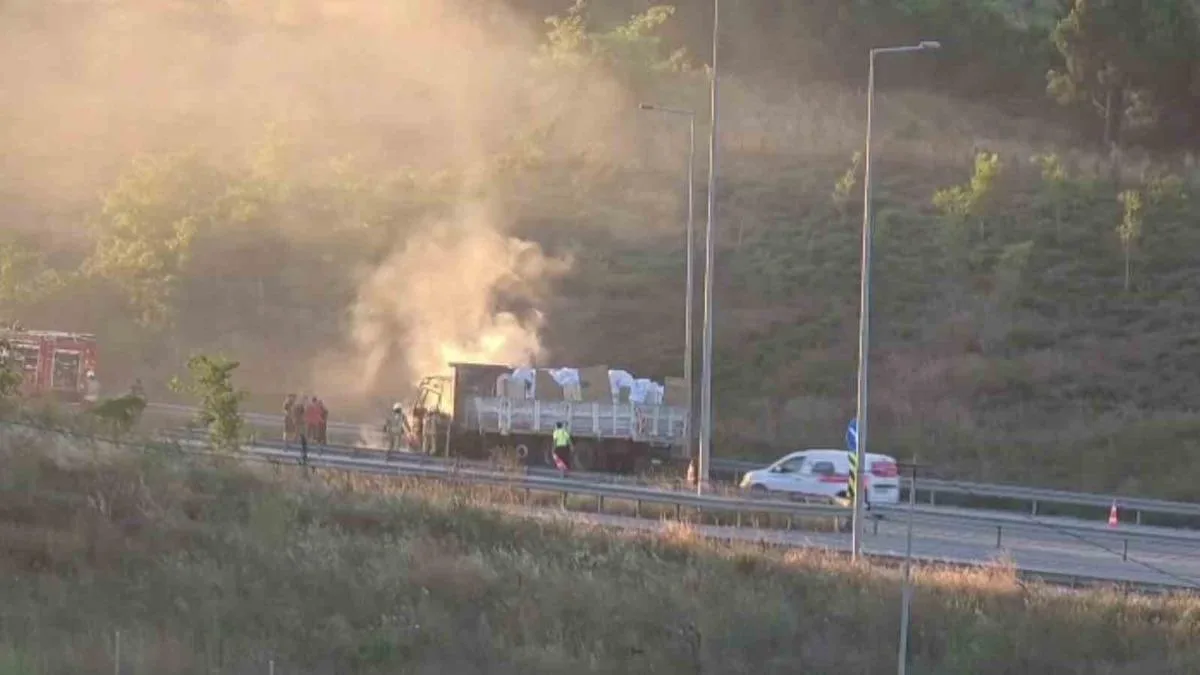 Kuzey Marmara Otoyolu’nda Kamyon Yangını!