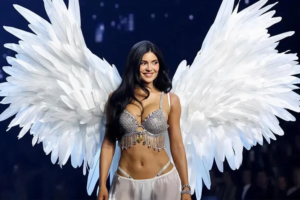 Kylie Jenner’ın 50 Milyon Dolarlık Sütyeni Türk İş İnsanı Tarafından Eşine Alındı İddiası