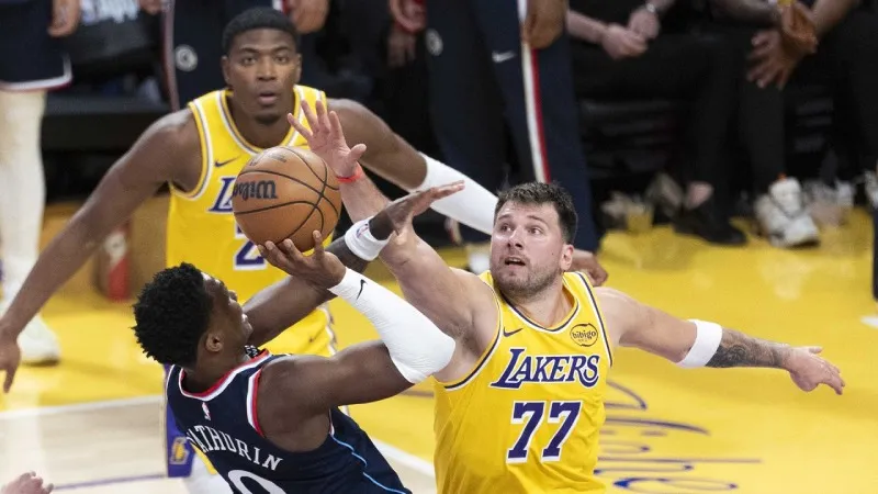 Lakers, 12,5 Milyar Dolarla El Değiştiriyor!