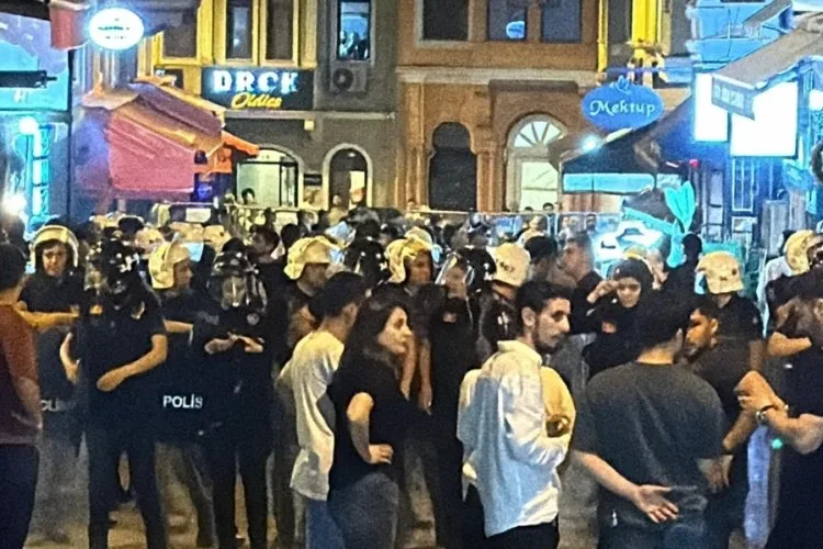 Leman Dergisi’ne Tepki: Vatandaşlar Toplandı!