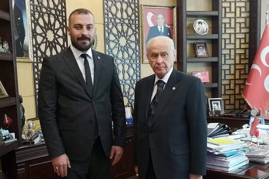 Lidere Sadakat: Ülkücünün Şeref Nidası!