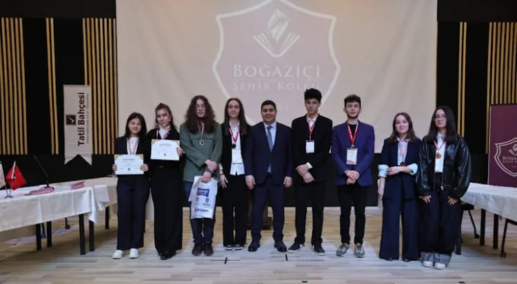 Liseler Arası Münazara’da Ali Güral Lisesi Şampiyon!