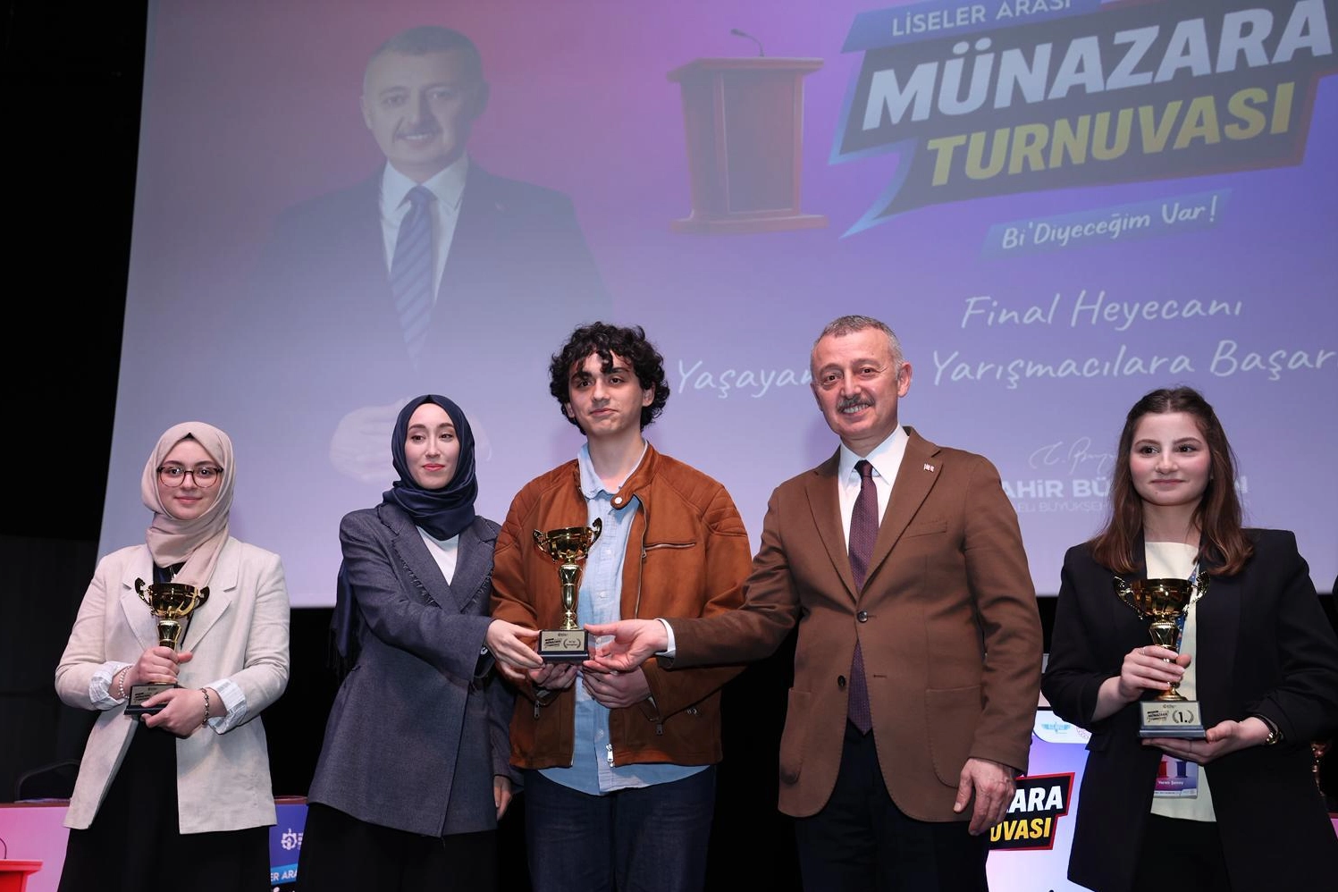 Liselerarası Münazara Finali’nde Heyecan Dorukta!