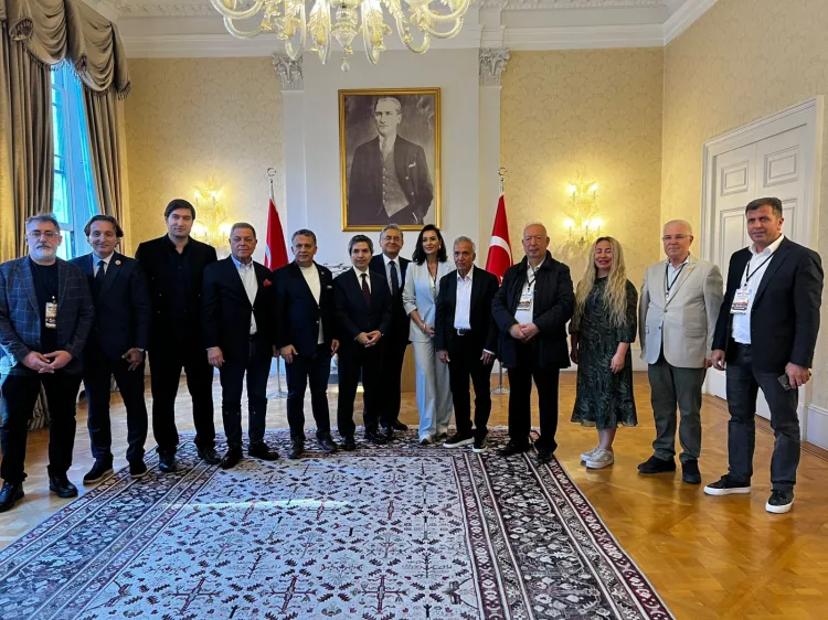 Londra’da Medya ve Dostluk Ödülleri Heyecanı!