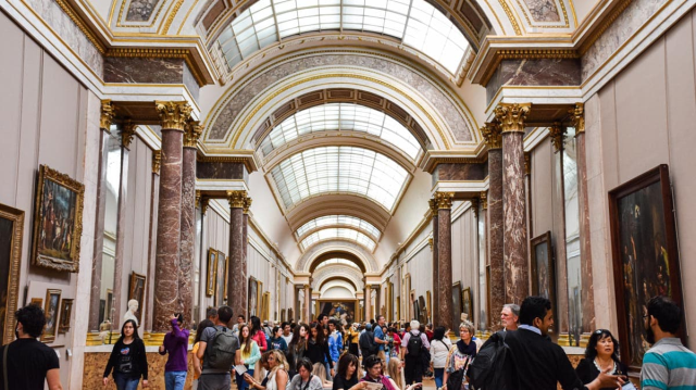 Louvre Müdürü: Yenilenmezse müze kapanabilir