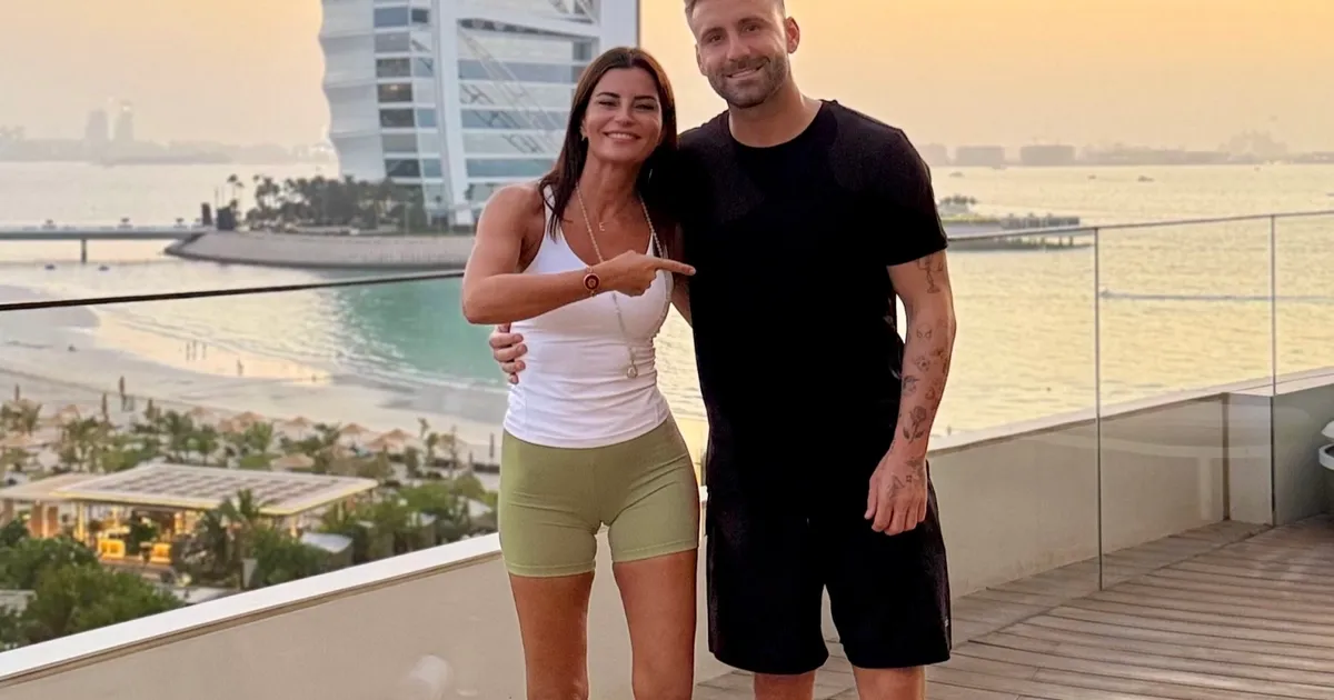 Luke Shaw, Dubai’de Yoga ile Yenilendi!