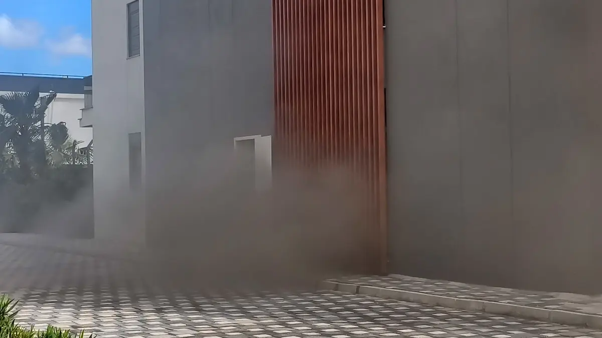 Lüks dairede yangın! Evinin yandığını gören genç gözyaşlarına boğuldu 5