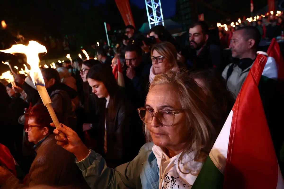 Viktor Orban 16 yıllık iktidarı kaybetti! Seçimi kazanan Peter Magyar dan Macarlara çağrı: