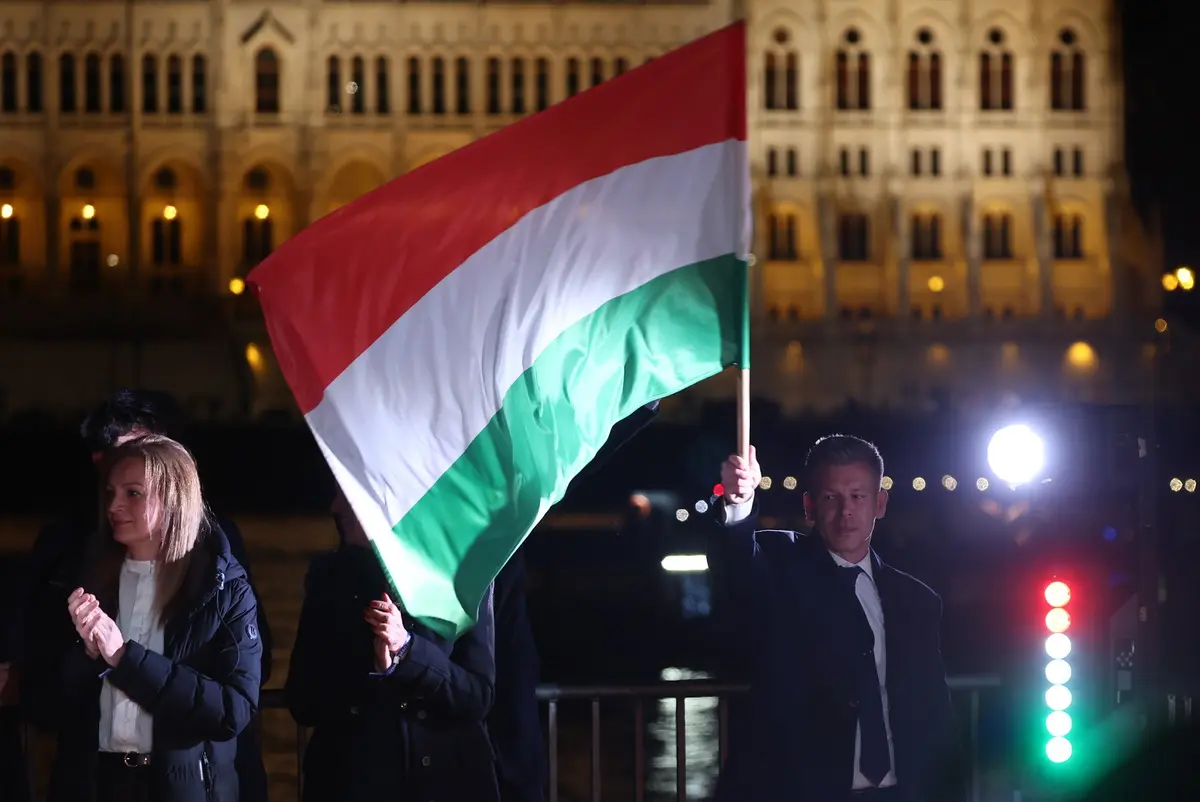 Viktor Orban 16 yıllık iktidarı kaybetti! Seçimi kazanan Peter Magyar dan Macarlara çağrı: