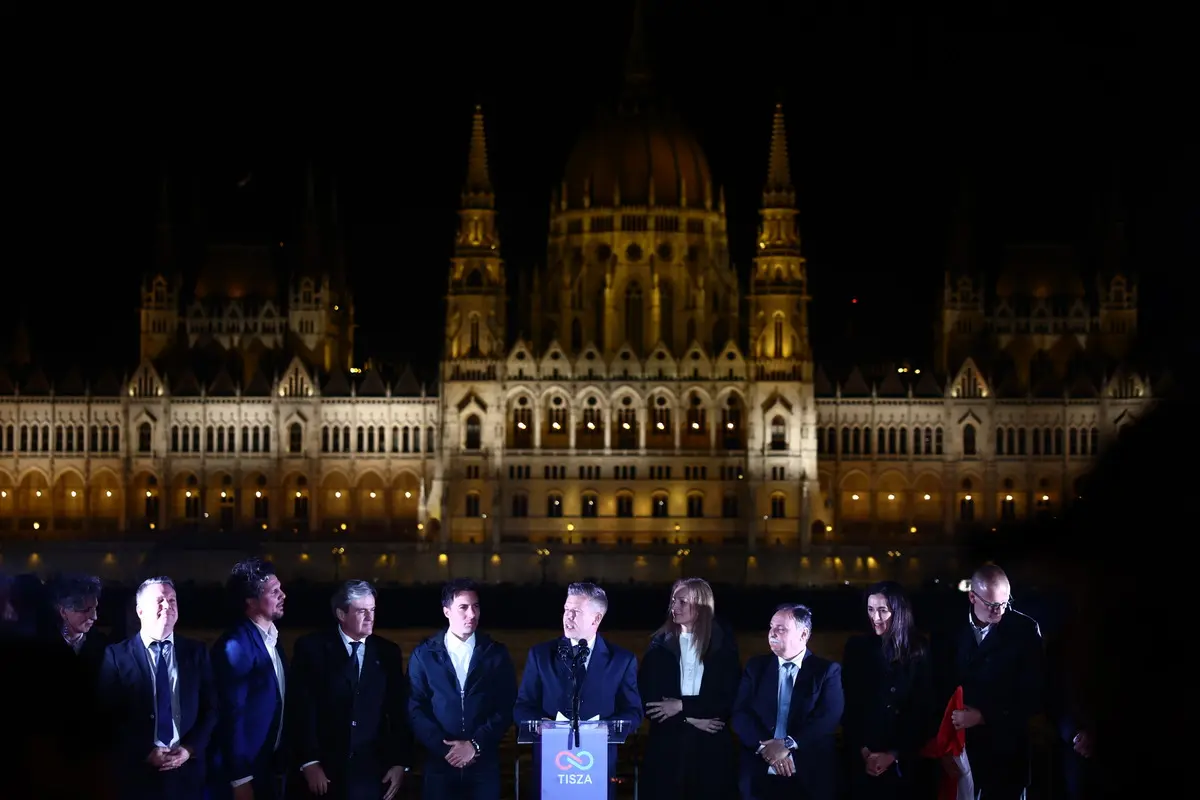 Viktor Orban 16 yıllık iktidarı kaybetti! Seçimi kazanan Peter Magyar dan Macarlara çağrı: