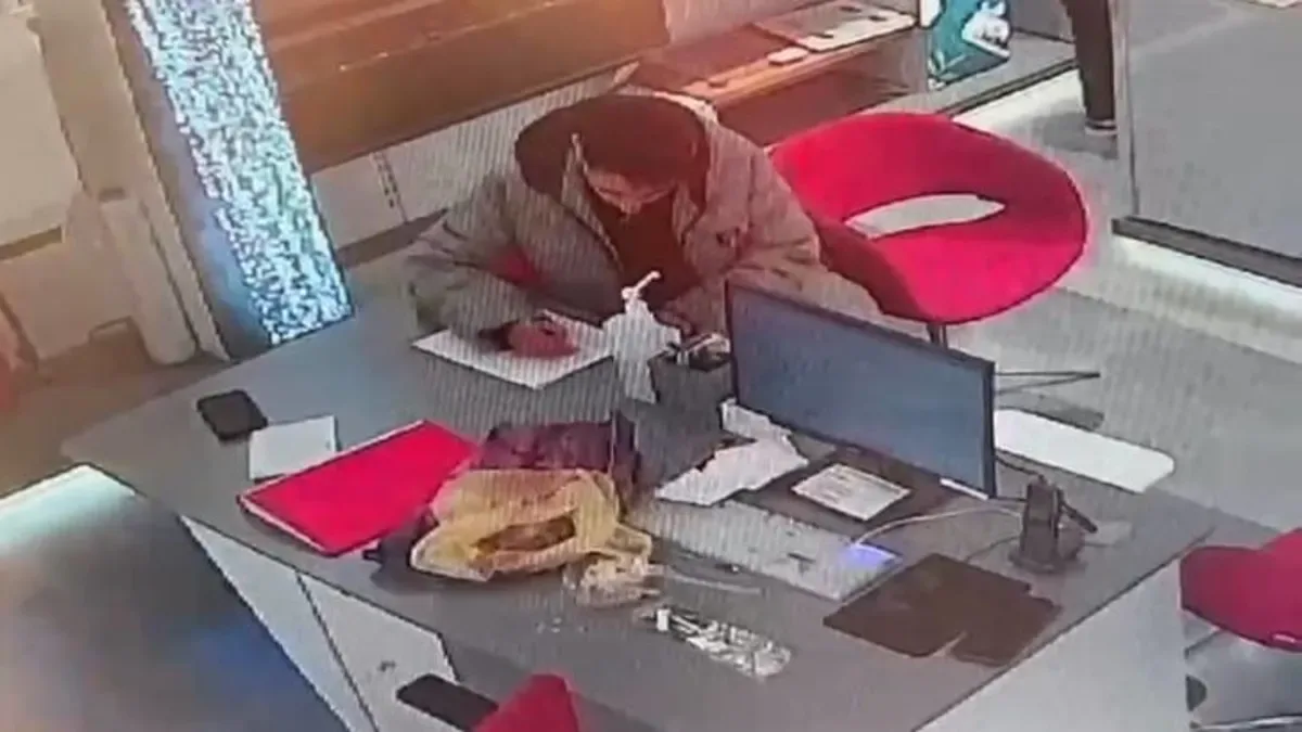 Mağazaya İş Başvurusu İçin Gelen Hırsızlık Yaptı