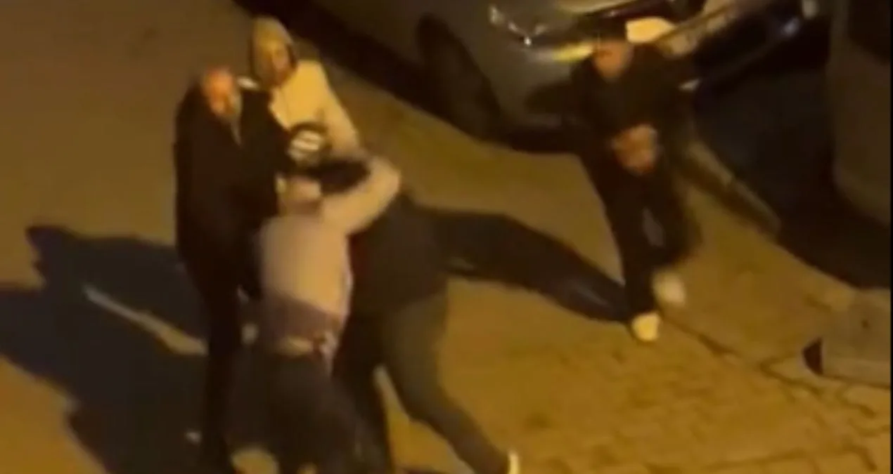 Mahallede Kavga: Sürücü Darbedildi, Kafede Kaos!